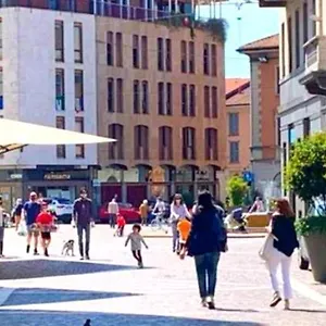 Vicino Ai Laghi E Aereoporto Di Malpensa Italie