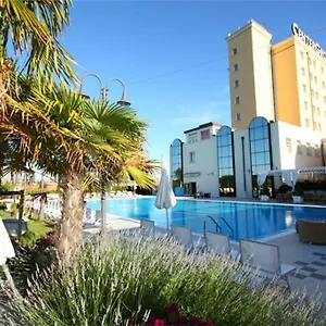 Zanhotel Centergross Отель Бентивольо