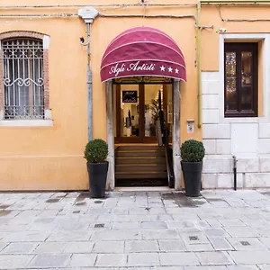 https://agli-artisti.hotelinveneto.com